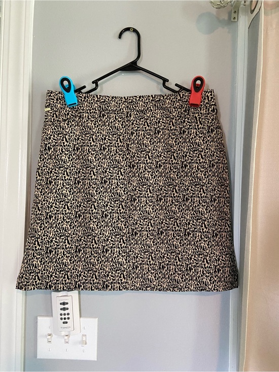 Renuar Other - Women's Beige and Black Leopard Print Skorts
